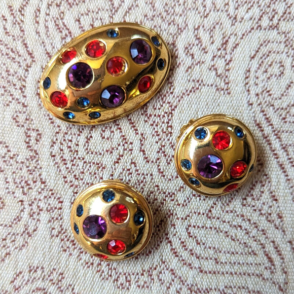 90s Gold Tone Faux Gripoix Brooch Clip-On Earring Set w Jewel Tone Rhinestones - Picture 5 of 7